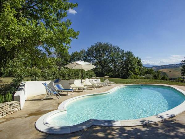 Delightful Holiday Home in Cossignano with Swimming Pool