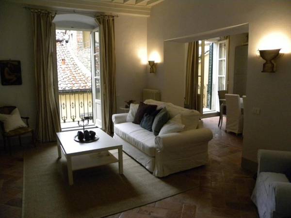 Bright Bright Spacious 1 Bedroom Apartment in the Heart of Tuscany