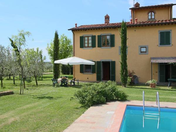 Cozy Farmhouse in Cortona with Swimming Pool
