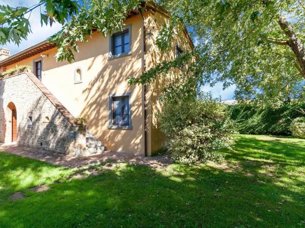 Luxurious Farmhouse in Cortona with Pool