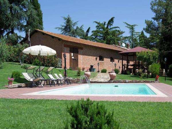 Villa with private pool near Cortona in the calm countryside and hilly landscape