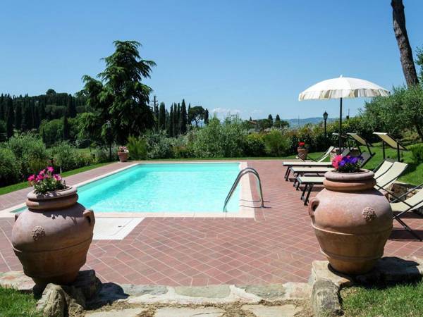 Villa with private pool near Cortona in the calm countryside and hilly landscape