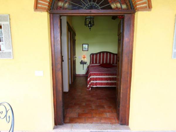 Beautiful holiday home with view over Cortona in beautiful surroundings