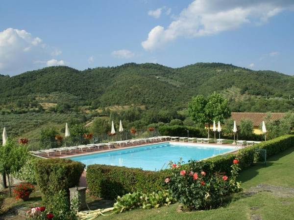 Quaint Holiday Home in Cortona with Swimming Pool