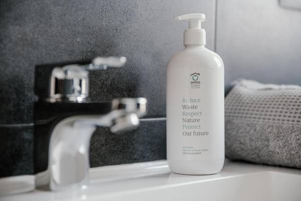 Mark's Gallery Apartment by MyHomeInComo