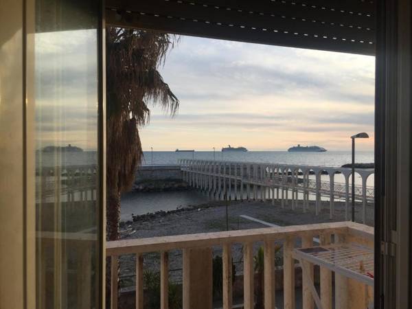 Suite beachfront near the station and Port 5 beds