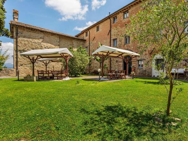 Rustic Holiday Home in Città di Castello with Swimming Pool