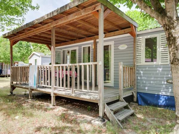 Modern detached chalet with terrace near the beach