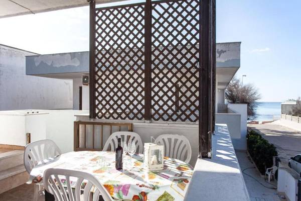 Casa vista mare direttamente in spiaggia m237