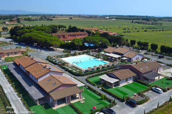 Fattoria Palazzeta - Family Apartments with private garden