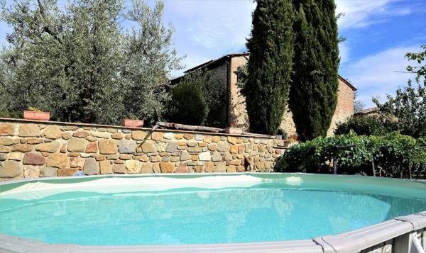 Cottage indipendente di 70 mq con piscina ad uso esclusivo  aria condizionata  2 bagni  living room ampia cucina  lavanderia  terrazza giardini  parcheggio privato immerso nelle colline toscane facente parte di dimora storica toscana di fine 1700