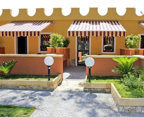 One bedroom appartement at Vaccarizzo delfino 50 m away from the beach with shared pool balcony and wifi