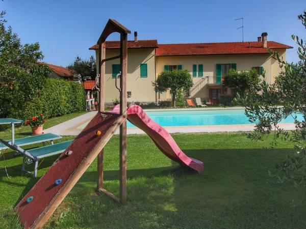 Spacious Farmhouse in Castiglion Fiorentino with Pool