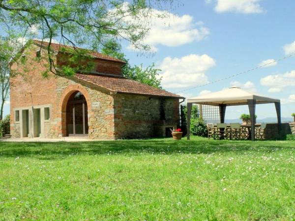 Beautiful holiday home in the hills of Castiglione Fiorentino.