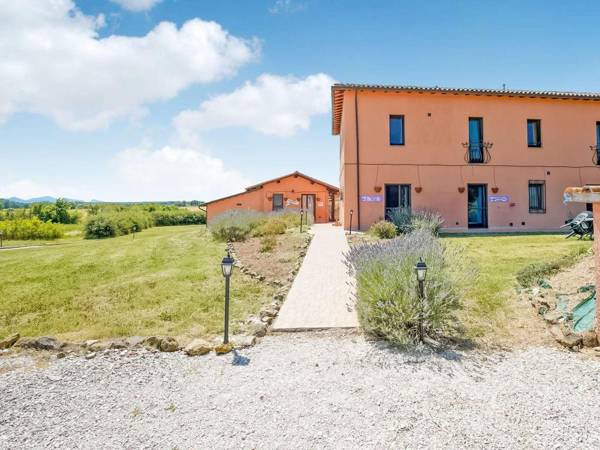 Alluring Holiday Home in Castiglione del Lago with Pool