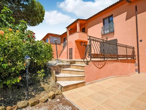 Alluring Holiday Home in Castiglione del Lago with Pool