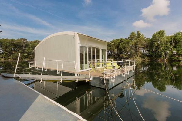 Floating House Embé Experience