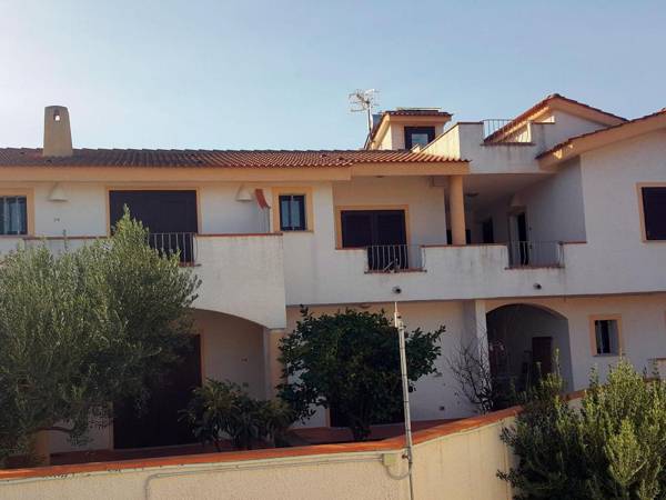 Residence with swimming pool 700m from the sea