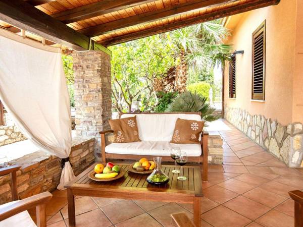 Stunning Villa in Contrada Sarmuci with Pool