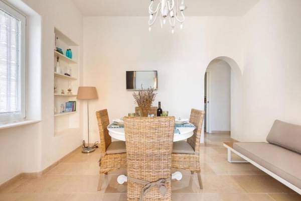 L'Angolo di Dora by BarbarHouse