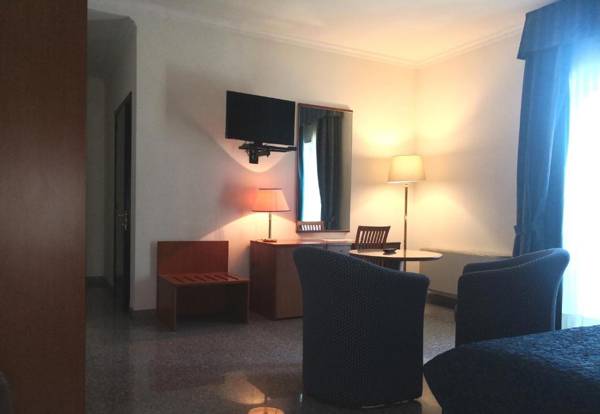 Hotel 90