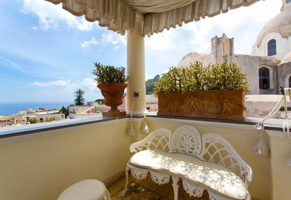 Casa Raiola by CapriRooms