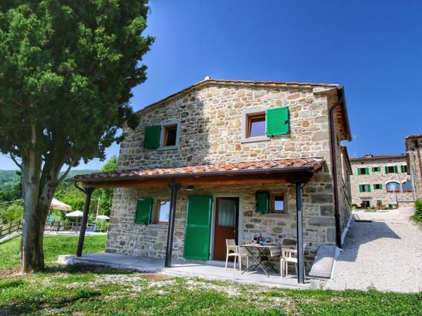 Plush Home in Caprese Michelangelo with Parking