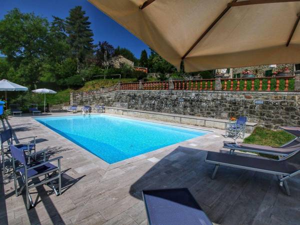 Plush Home in Caprese Michelangelo with Parking