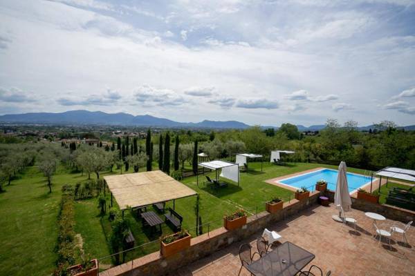 Accogliente alloggio con vista piscina e jacuzzi