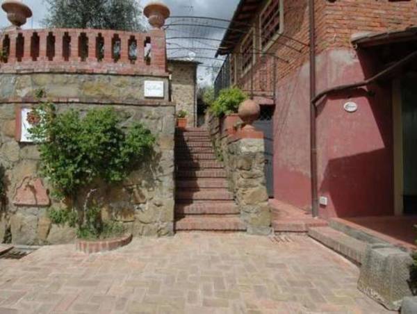 Bright Farmhouse in Montecatini Terme with Swimming Pool