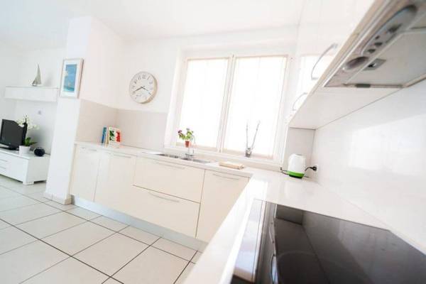 4 bedroom apartment with pool & jacuzzi