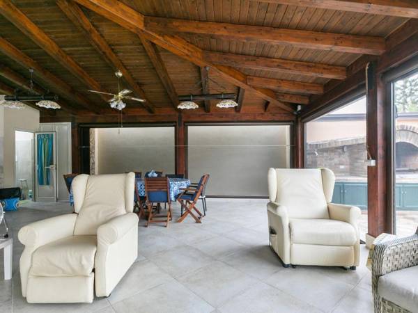 Fabulous Holiday Home in Campofelice di Roccella with Pool