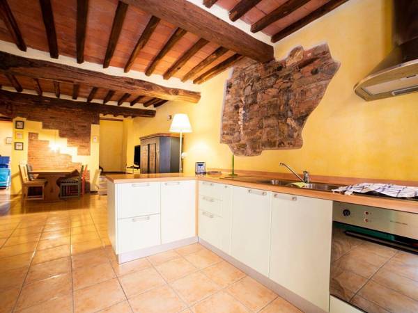 Charming Apartment in Campiglia Marittima near Seabeach