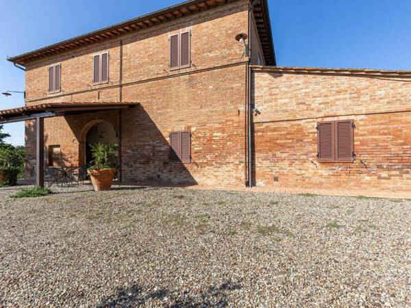 Rustic Farmhouse in Buonconvento with Tuscan Views