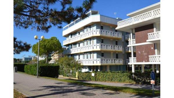 Very nice apartment facing the beach in lovely complex