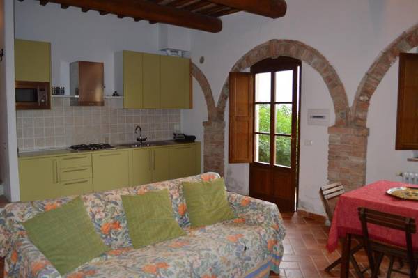 Apartment with private garden in Tuscany