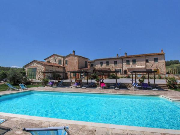 Vintage Farmhouse in Asciano with Pool
