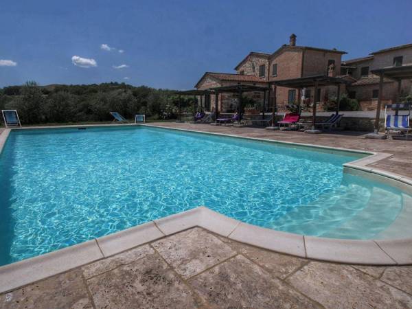 Vintage Farmhouse in Asciano with Pool