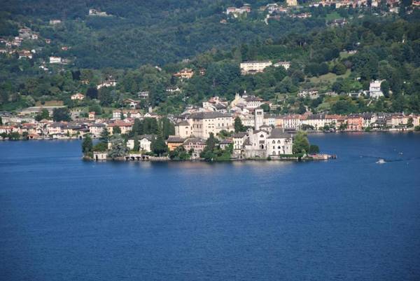Suite 51 Lago Maggiore Appartamento con balcone a 50 mt dal lago