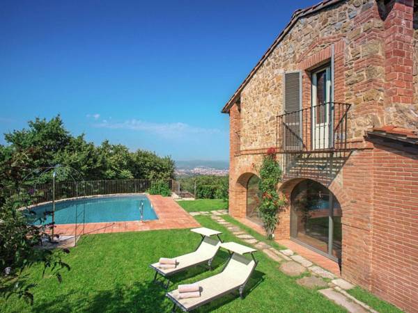 Ritzy Villa on a Wine Estate in Arezzo with Pool