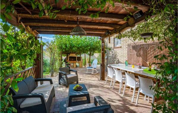 Stunning home in Arcevia with WiFi and 2 Bedrooms