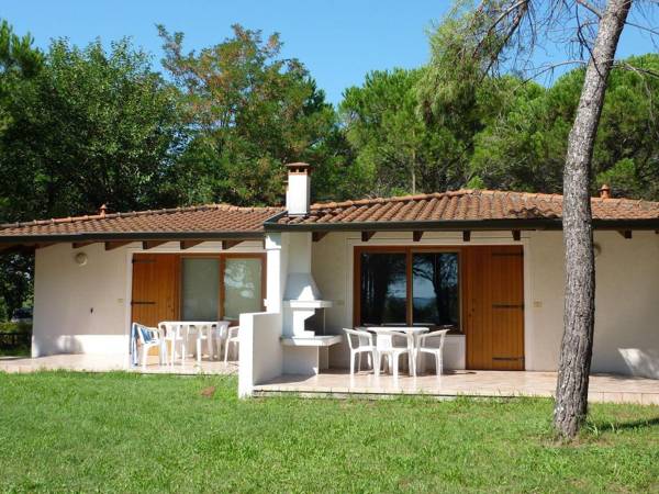 Semi-detached bungalow with terrace not far from the sea