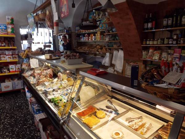 Via Liberale Sleeps 8 Isolabona Italy