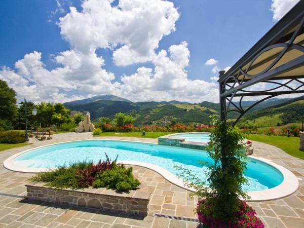 Amazing Villa in Apecchio with Swimming Pool