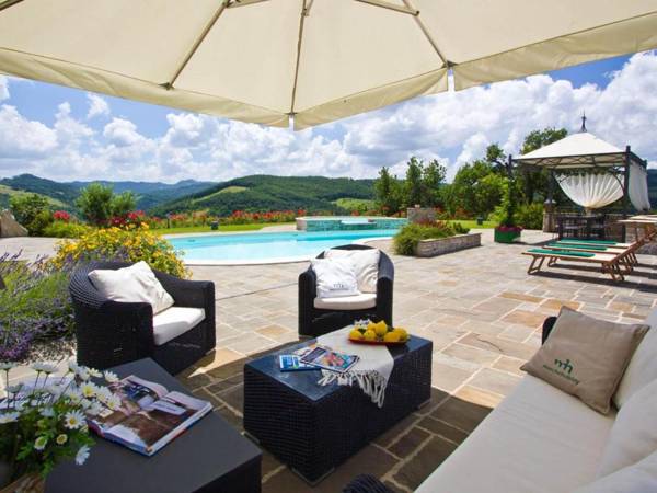 Scenic Villa in Apecchio with Swimming Pool