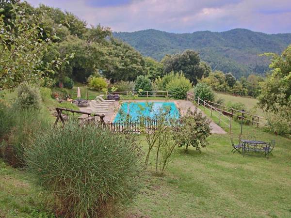 Spacious Farmhouse in Apecchio with Pool