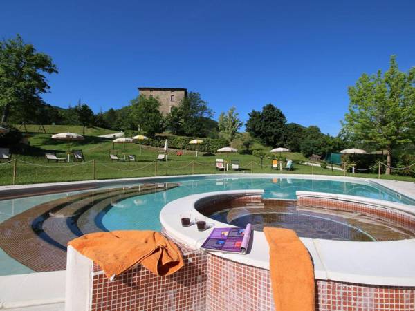 Serene Mansion in Apecchio with Swimming Pool