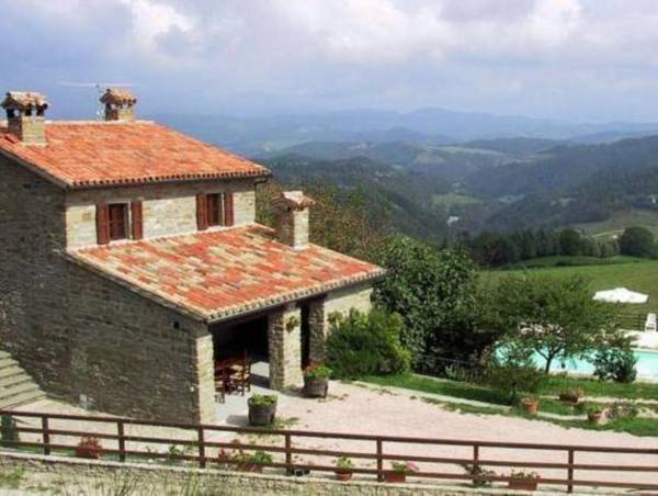 Farmhouse in Apecchio with Swimming Pool Terrace Garden