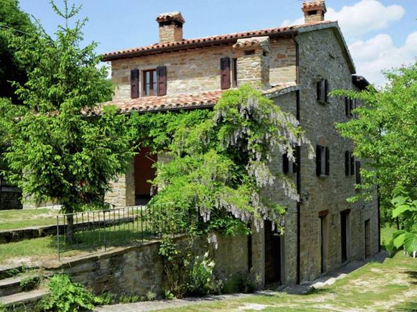 Farmhouse in Apecchio with Swimming PoolTerrace GardenBBQ