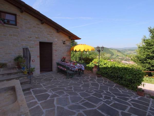 Stone Cottage in Marche with Swimming Pool